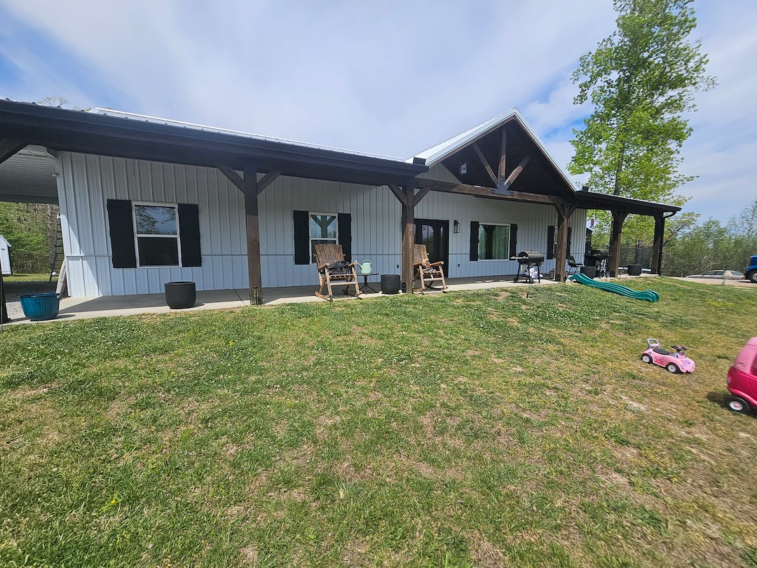 Barndominium House wash in Hohenwald, TN