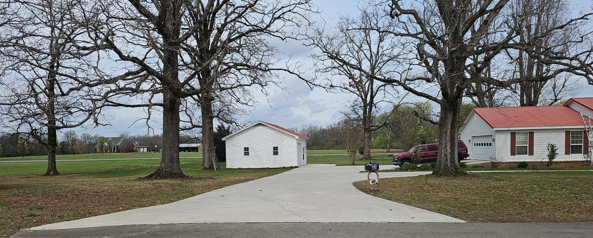 Concrete Cleaning & Driveway Pressure Washing in Loretto TN Thumbnail