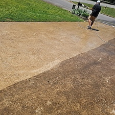 Concrete-Driveway-Cleaning-in-Lawrenceburg-TN 1