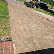 Concrete-Driveway-Pressure-Washing-in-Lawrenceburg-TN-Restoring-Curb-Appeal 4