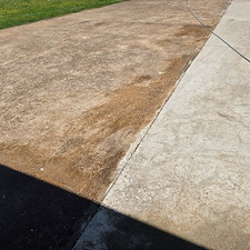 Concrete-Driveway-Pressure-Washing-in-Lawrenceburg-TN-Restoring-Curb-Appeal 2