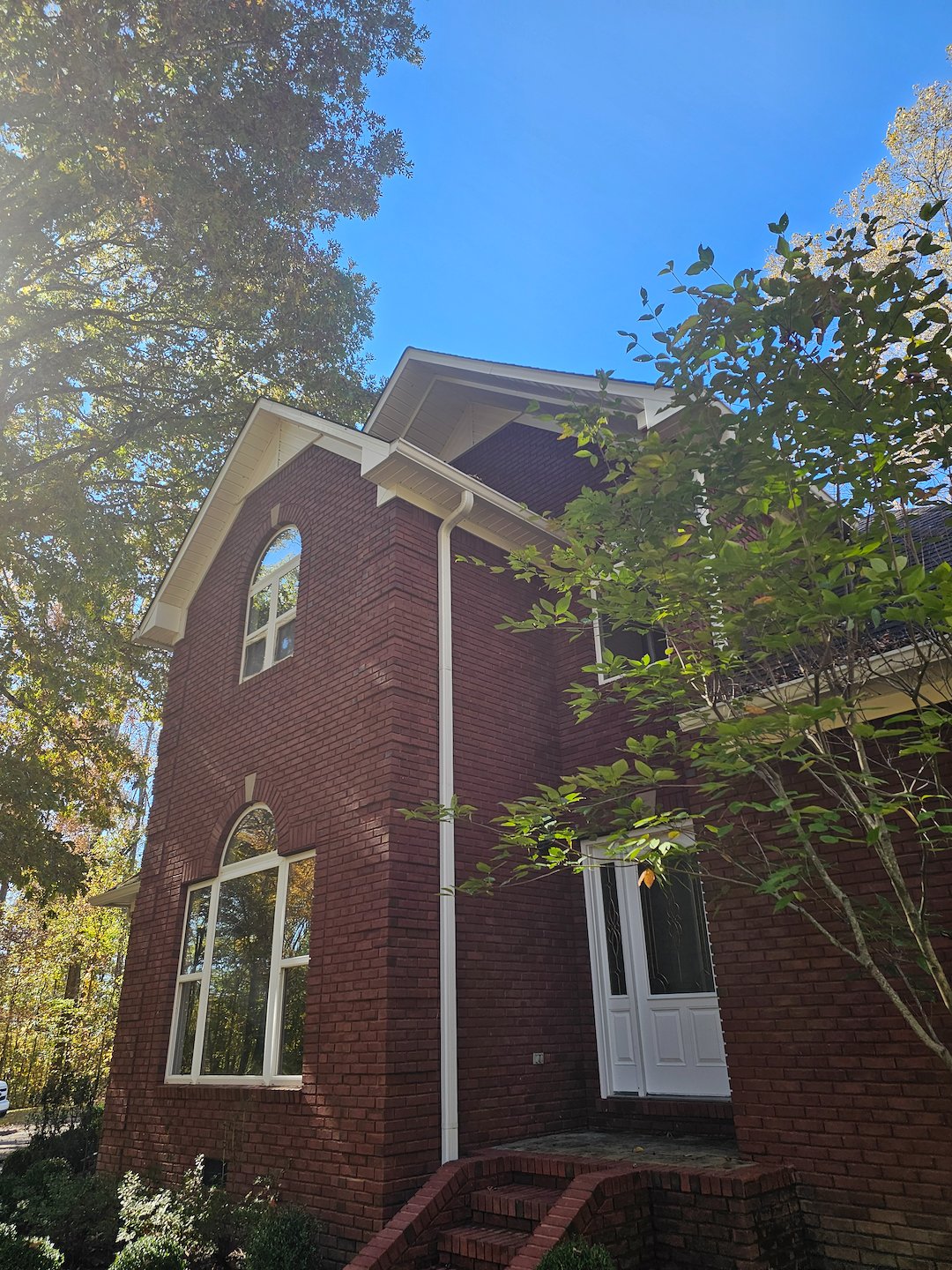Gutter Brighteneing and Soffit Cleaning in Leoma, TN