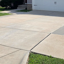 House-Softwash-Driveway-Pressure-Washing-Trex-Deck-Cleaning-in-Columbia-TN 1