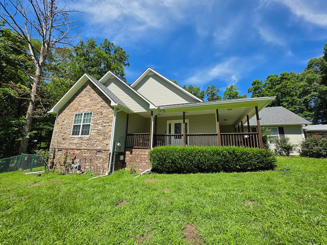 Professional House Softwash in Lawrenceburg, TN – Removing Algae & Restoring Curb Appeal Thumbnail