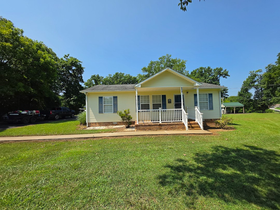 Professional House Washing in Spring Hill, TN – Algae Removal & Curb Appeal Restoration