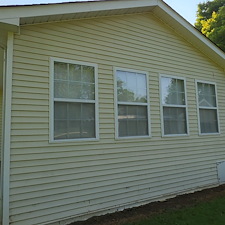 Professional-House-Washing-in-Spring-Hill-TN-Algae-Removal-Curb-Appeal-Restoration 9